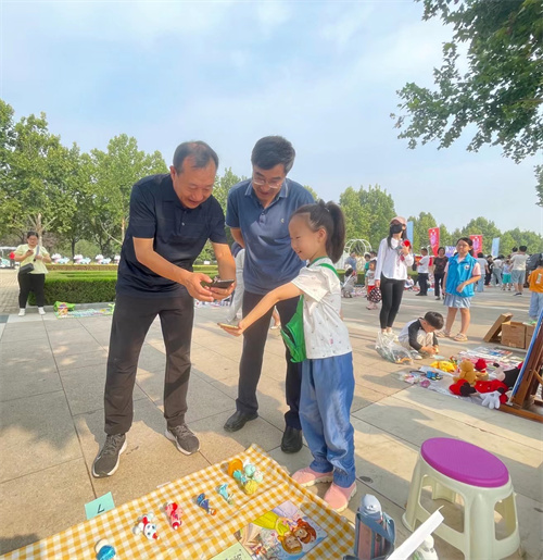 雷竞技RAYBET保定市园林绿化中心首届儿童友好家庭市集“跳蚤市场”开市raybet雷竞技app(图5)